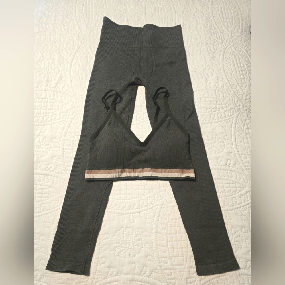 Never Worn! Limited color - Dark Palm Spanx Leggings - Sz M & Sports bra Sz L